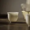 Tazze di piattino da 40 ml di tazza da tè sottile cinese set ciotola per la tè bianche in ceramica per artigianato in porcellana cerimonia