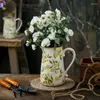Vaser blommor retro vintage keramiska skapelser nordiska franska trädgårdsskötsel gröna växter bordsdekorationer hydroponics