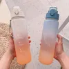 Vattenflaskor Gradient Färgad plaststudent Koreansk version Kreativ och personlig bärbar hög estetisk kopp
