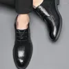 Klänningskor osynlig hiss 8 cm höjd ökar för män ökade affärer äkta läder formella bröllop derby sko