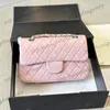 Pink Lambskin Medium Klassische Doppelklappe gestackte Umhängetaschen Diamantgitter Gold Silber Kette Crossbody Handtaschen große Kapazität Outdoor -Geldbörse 23 cm