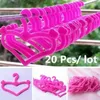 Appendiabiti 20pcs a forma di cuore eleganti e versatili rosa in plastica per abiti da bambole Accessorio per la casa Organizzazione