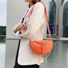 Bolsas de ombro Cadeia de verão Mulheres 2024 Trendência da moda Versão coreana do saco de peito simples de um ombro de um ombro.