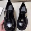 Scarpe eleganti in pelle nera piccola femmina in stile britannico 2024 Torta spugna primaverile moca