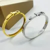 Designer Love Bangle Armband Fashion Jewelry Gift Party Cuff Armband för män Kvinnor Rostfritt stål smycken grossist