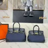 Brand Designer Handbag H2024 New Fashion Summer Womens Sac avec un sac de contraste en toile cuir