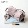 Sacs à bandouliers Vintage Lock Design Pink Flip Cow Leather Messager Sac Messager Glossy lisse Cowskin Femmes crossbody Daily-Use Pouchée