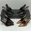 Nuove scarpe da pompaggio da donna con tacchi alti sandali in pelle in pelle fibbia slingback scarpe scarpe quadrate a punta di punta scarpe scarpe scarpe scarpe scarpe da design donna designer barca