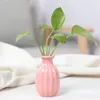 Vaser moderna minimalistiska keramiska små konstgjorda blommor torra vardagsrum matbord heminredning