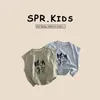 Kledingsets 2024 Zomer Koreaanse kinderen Boy 2pcs Deset Cartoon Dog Mouwloze T -stukken Letter Afdrukken Shorts Peuter Outfit Kid Suit