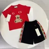 新しいブランドの子供のデザイナーセットTシャツとズボンコットンボーイズガールサマー高品質セットスポーツ2ピースセットサイズ100cm-150cmA3