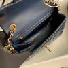 Çapraz vücut torbası omuz çantası tasarımcısı lüks çapraz gövde çantası 10a orijinal patent deri zincir çanta kare çizgiler kanat kavraması çanta yüksek kaliteli çantalar kadın çanta