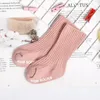 Sommarhöstfödd babystrumpor Spädbarn Barn Barnen Fyra säsonger Non-halp Cotton Letter Socks Baby Accessories 240409