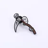 Halloween Ghost Knife Badge Cute Anime Movies Games Hard Emamel Pins Collect Cartoon Brooch Ryggsäck Hatväska Krage Lapel Badges