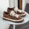 Chaussures décontractées en daim marron rétro pour les hommes mode respirant des baskets masculines confortables design tendance à lacets vulcanisés homme vulcanisé