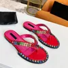 Kapcie luksusowe kolorowe rhinestone Flat S Summer Women Cound Stopa Party Flip Flip Flip Flip Flip Flops Modne buty Zewnętrzne buty