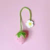 Dekorativa figurer Handgjorda virkade jordgubbhängen för handväskedekor Häng prydnad sticknyckel barn blomma gåvor hembord