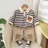 Set di abbigliamento 2024 Autunno primaverile vestiti per bambini cuccioli per neonati pantaloni da taglio di cartone animato 2pcs/set da soluzioni per bambini della moda per bambini