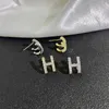 Boucles d'oreilles en forme de lettres en C en diamant complète