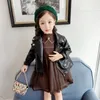 Jackor 2024 Spring Fashion Jacket Autumn Girls Street Style Toddler Långärmad klädbarn Black Leather Baby Girl Coats