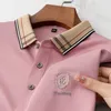 Highend Summer Mens Shortsleeved Business Casual Casual Trendy Abelt Polo Couleur solide Couleur Broidered Design Top Fashion 240410