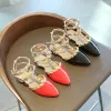 Кроссовки девушки римские сандалии 2021 Летние новые детские тапочки с заклепечими сизут