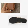Pantoufles femmes sandales bohèques sandales métalliques en cuir pU en cuir basse talon plage plate flops d'été chaussures