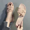 Slippers Crystal Chain Fashion Versatile Jelly Flat Bottom Summer Women's Luxury Sandales pour porter à l'extérieur de la plage