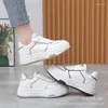 Casual schoenen kleine witte dames 2024 Springstijl kleur bijpassend lederen oppervlak opgelost Soft Bottom Sports Sneaker