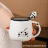 Tazas linda taza de cerámica de dibujos animados con cuchara de tapa pareja de oficina en el hogar café taza de té de té regalo de cumpleaños para amigos