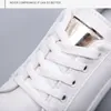 Chaussures décontractées Spring Femmes Blanc Breatte Breffe-Broidered Flower Lacet-Up Sneakers Fashion Version coréenne Tennis