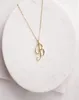 Mamma älskar kursivt namn B engelska alfabetet guld silver familjevän Bokstäver underteckna ordkedjor halsband Tiny Initial Letter Pendant 4368694