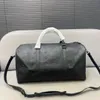 Luxury Travel Bag Mens Duffel Bag män Designer Handväska äkta läder axel mode hand bagage väskor prägling bokstav handväskor Keepall Tote varumärke kvinnor