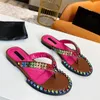 Kapcie luksusowe kolorowe rhinestone Flat S Summer Women Cound Stopa Party Flip Flip Flip Flip Flip Flops Modne buty Zewnętrzne buty