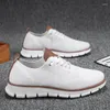 Casual schoenen 2024 mannen sneakers plus size trendy Britse stijl zomer ademende zachte mannelijke sport mode solide geweven gaas hardloop flats