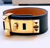 Hochwertige Marken Jewerlry Echtes Leder Collier Armband für Frauen Nieten Edelstahlarmband6228016