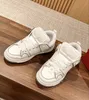 Neueste Stile Luxusdesigner Sportschuhe Frauen Männer Sport Skate Schuhe Valentinolies Sneaker Running Womine Echte Ledernieten -Nieten Trainer