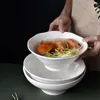 Miski czyste białe ceramiczne ramen sałatkę ryż Makaron owoc