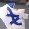 Sneakers dzieci świecące buty Dzieci Sneakers 2022 Chłopiec Dziecko Sneaker dla dziewcząt biegnących białych butów z oświetlonymi samotnymi trampkami Luminous