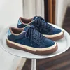 Casual skor retro brun mocka för män mode andas bekväma mäns sneakers trendiga design snörning vulkaniserad man