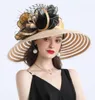 Elegante vrouwen veren bloem gestreepte Kentucky derby hoed 16 cm brede runskerke Kerkjurk Sun Hat Lady Summer Beach Party trouwhoed Y28352441