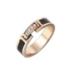 Designer -Marke Ringe Frauen goldplattierte Kristall Kunstleder Titan aus Edelstahl Liebe Hochzeit Schmuckversorgungen fein Schnitzfinger Ring Geschenk