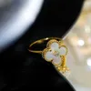 Designer Brand Noux Van Gold High Edition Lucky Clover Series Ring Womens Full Diamond Agate Natural White Shell with Logo Catégorie 7QE3