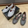 Top -Quality Women Mesh -Strass Ballett Flats Gurt ausgehöhltes Sandalen Maultiere runde Zehenlederschnalle Rivet Mary Jane Schuhe Designer Luxusschuh -Ladung Damen