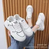 Casual schoenen kleine witte dames 2024 Springstijl kleur bijpassend lederen oppervlak opgelost Soft Bottom Sports Sneaker