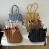Сумка 2024 Женская женская плиссированная кожаная кожа маленькие сумочки орган -дизайнер устанавливает Японские женские плечи целую продажу