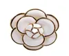 Designer Camellia Brosches Högkvalitativ emaljblommor Brosches Multilayer Petals Pins Fahsion Jewelry Gifts for Men Women White B1211435