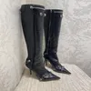 أحذية Cagole Lambskin Leather Ckneehigh Boots Buckle Buckle Siled Side Sheip Ship Pointed Toe Stiletto Heel Tall Boot Luxury DE1149534