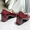 Scarpe eleganti retrò Mary Jane 2024 Designer Donne Pompe da donna Punta Squala di Patenete Patteni in pelle Rossa Teli Zapatos De Mujer