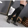 Boots Knee 937 Summer Woman Shoes أحذية Rhinestone مدببة إصبع القدمين كعب مثير بالإضافة إلى حجم 43 الفخذ High Sock Botas de Mujer 240407 أ